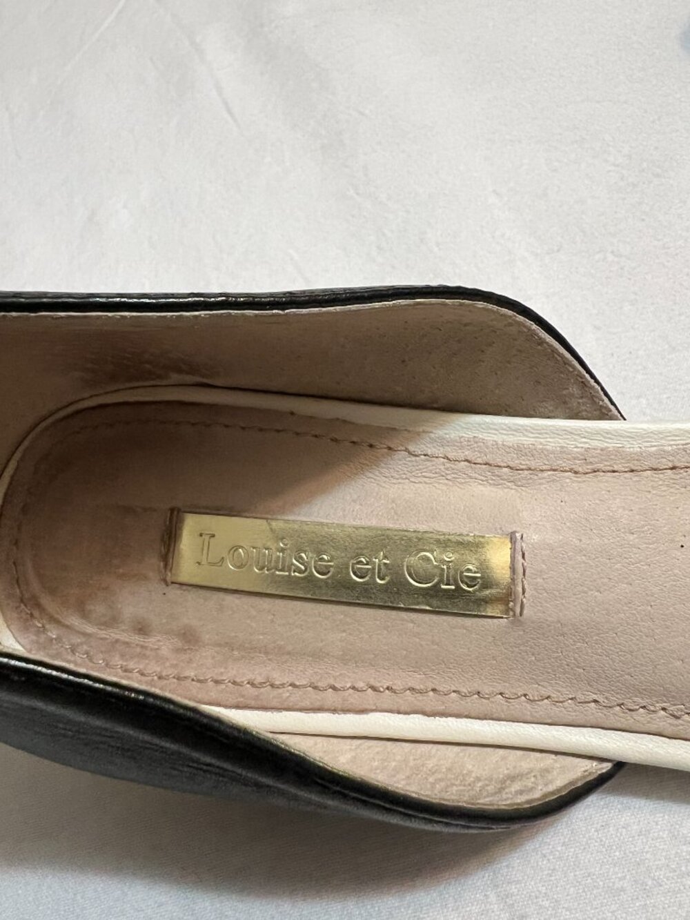 Louise et Cie Black Leather Tassel D'Orsay Pointed Toe Flat Shoes Size 6.5 M - Picture 2 of 7